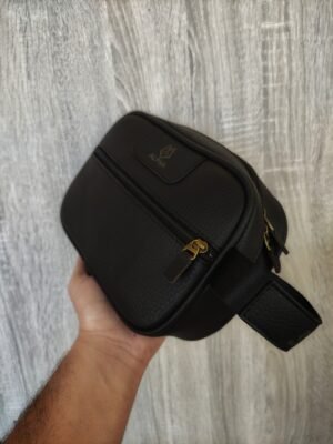 شنطة يد معاها كراتة هدية ..اسود كلاركس
